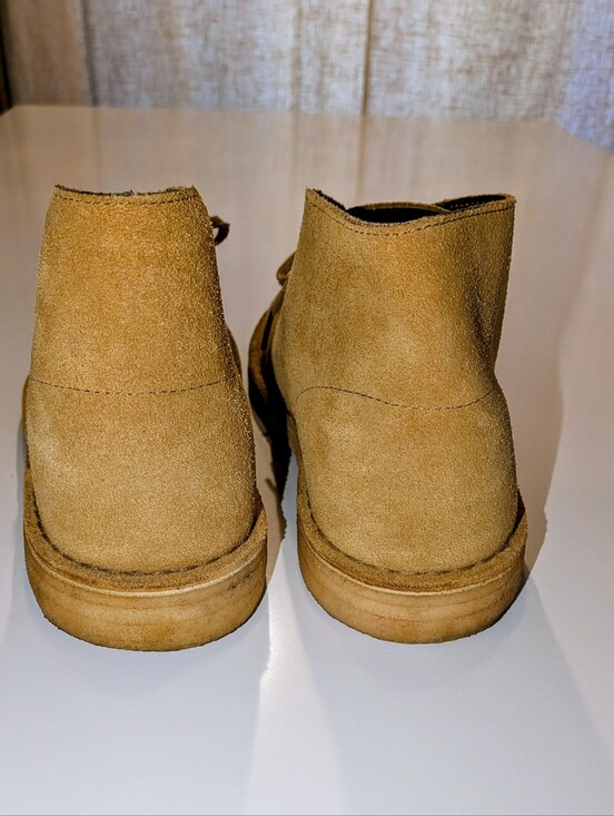 Clarks Desert Boot. Classic Wheat Color. Mens Size 10 1/2.